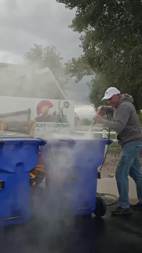 Pressure washing bin with steam